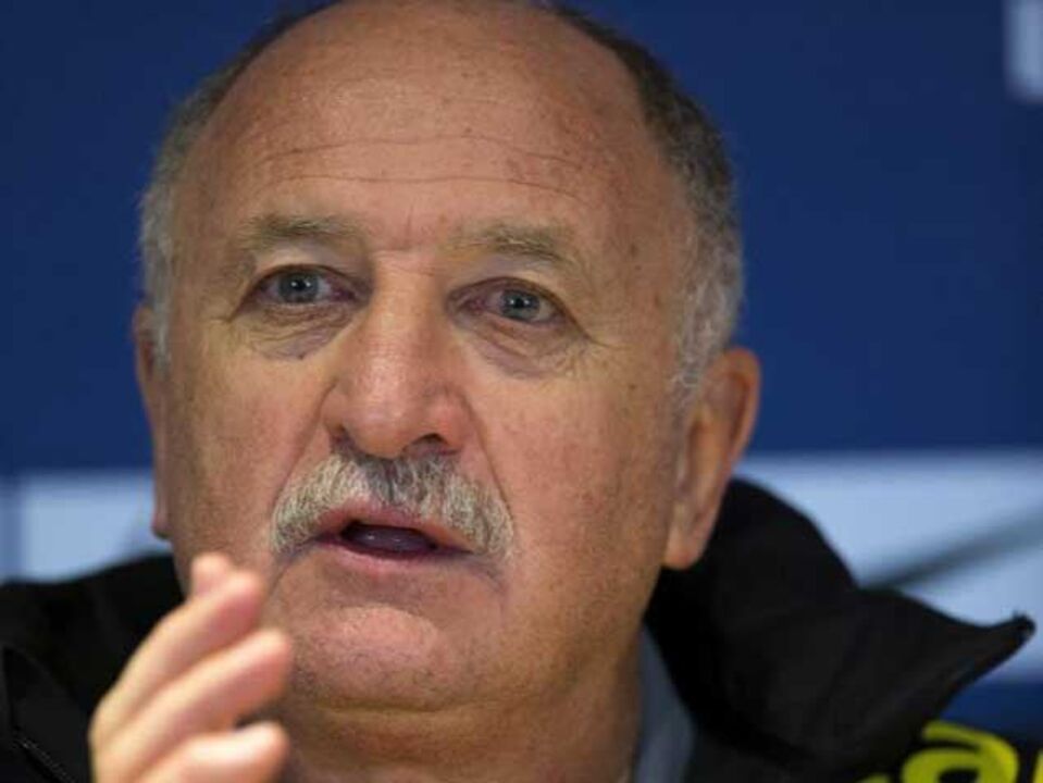 Scolari recorda episódio com "moça nua" em jogo de Portugal