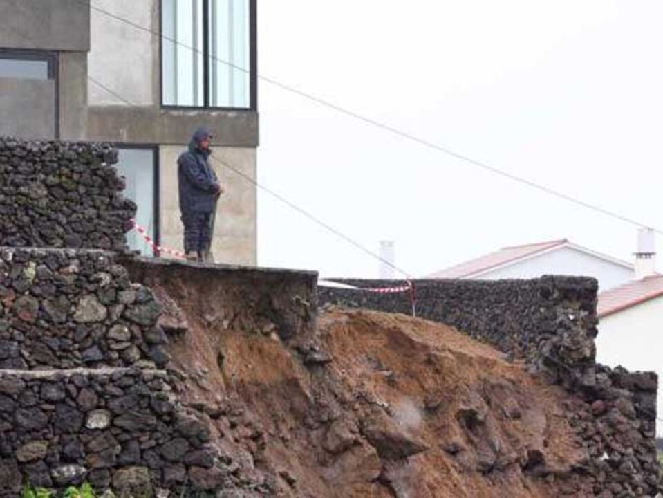 Dois desalojados após derrocada em Coimbra