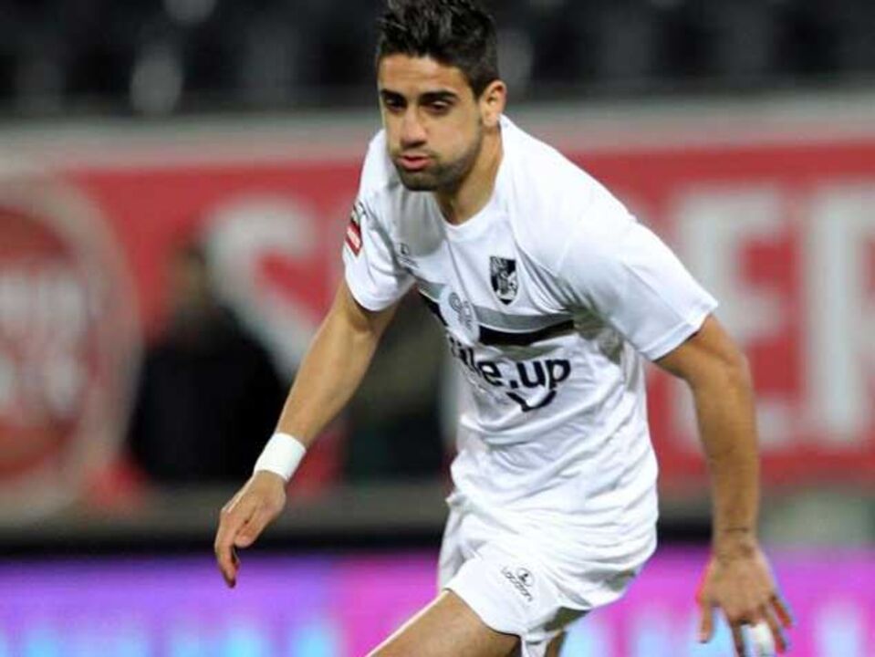 V. Guimarães B-Naval, 2-2: Empate à porta fechada 