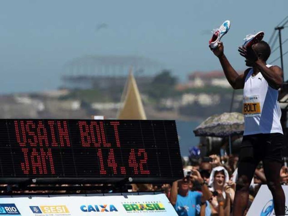 Usain Bolt vence nos 150 metros em Copacabana