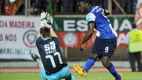 Francês inspirado atrasa o campeão