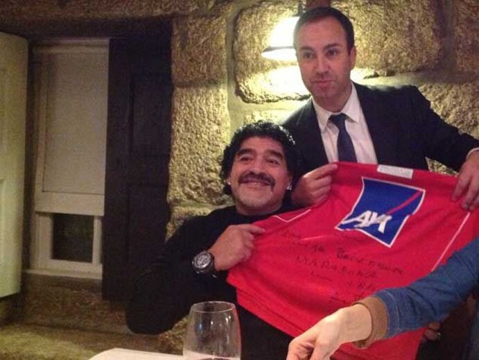 Maradona 'assina' pelos Guerreiros