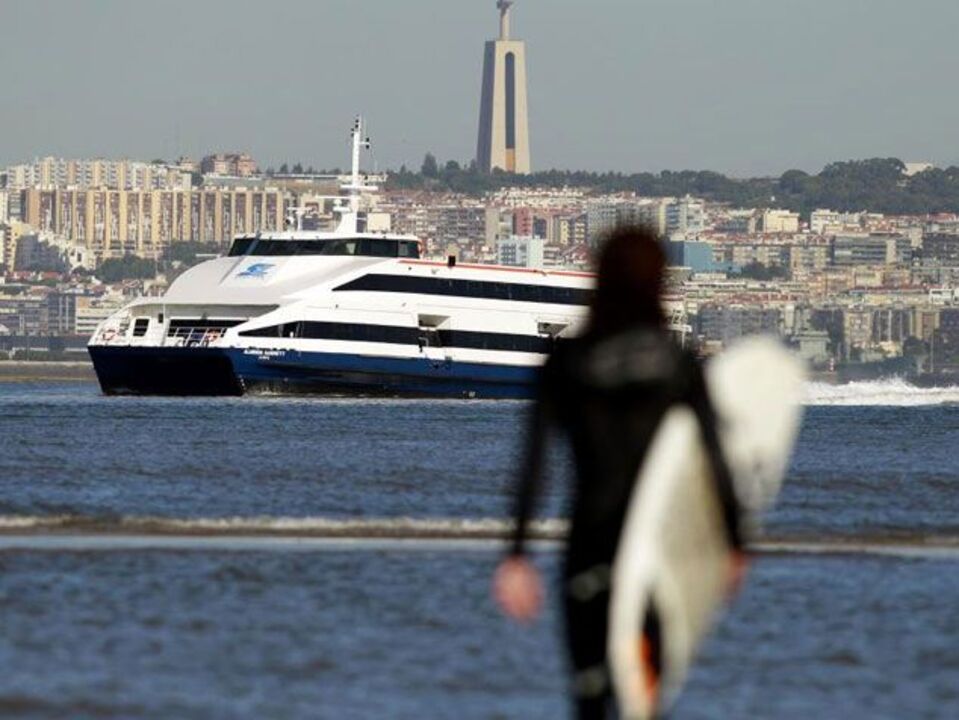 Escola vai nascer no rio Tejo