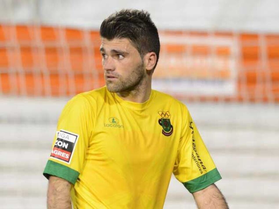 Vítor cumpre castigo na Luz