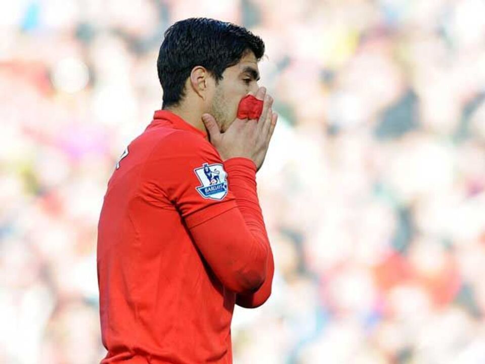 Luis Suárez suspenso por 10 jogos