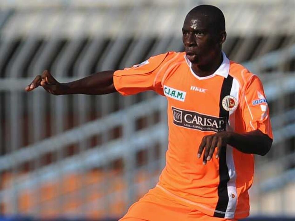 Ousmane Dramé tentou roubar prostituta e... deu-se mal