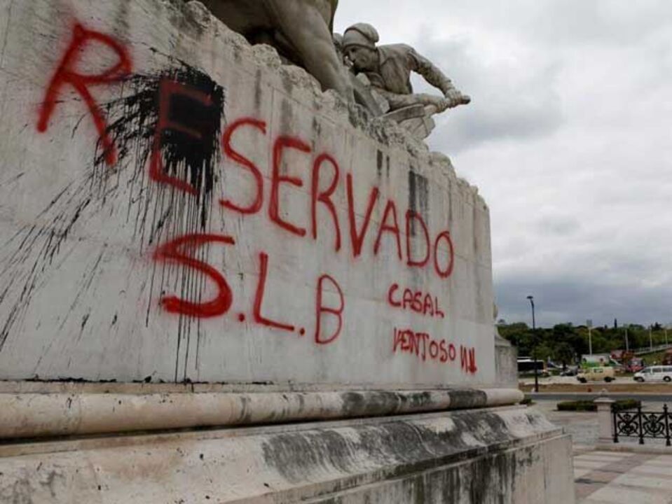 Câmara gasta 1.000 euros para limpar o Marquês