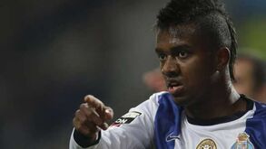 Suplente mantém dragões na corrida