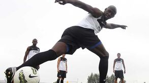 Mangala nasceu ponta-de-lança