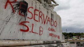 Câmara gasta 1.000 euros para limpar o Marquês