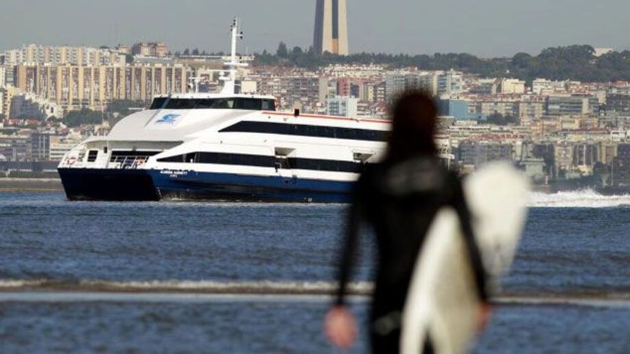 Escola vai nascer no rio Tejo