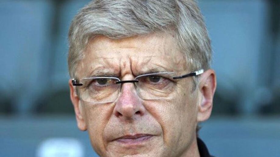 Wenger: «Situação de Van Persie lembrou-me uma mulher sem filhos aos 39 anos»