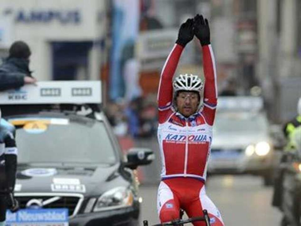 Vitória e liderança para Luca Paolini