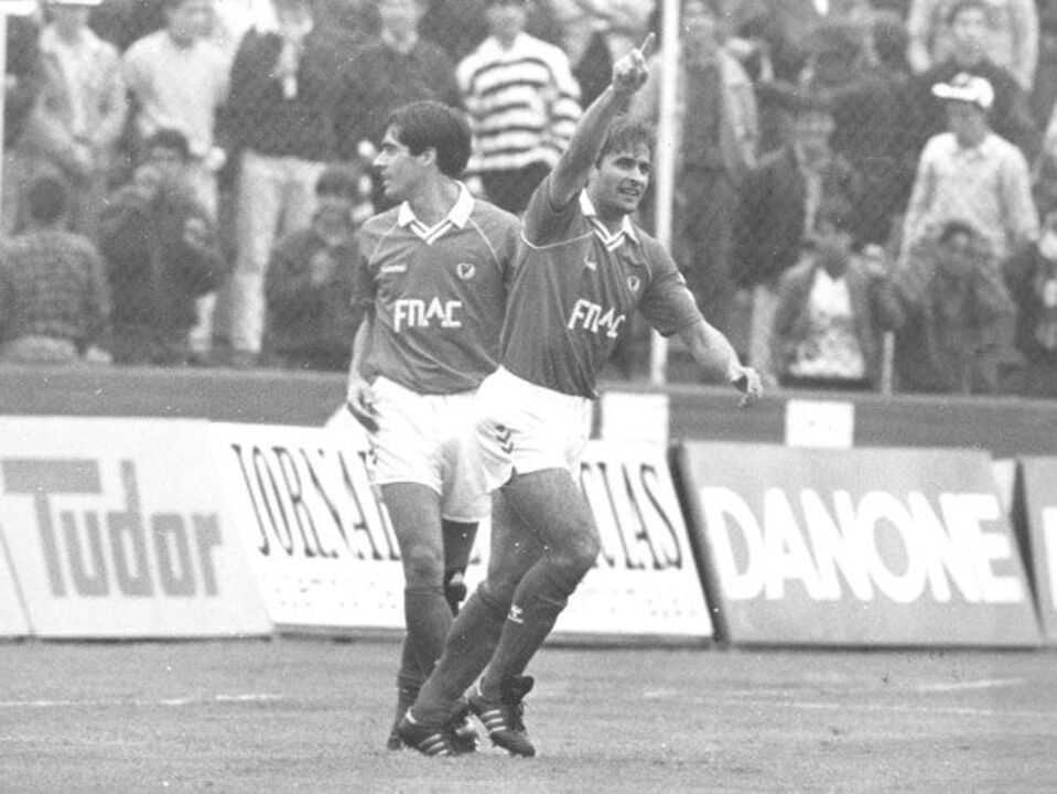 Águias resistiram à pressão e ao "cheiro" das Antas