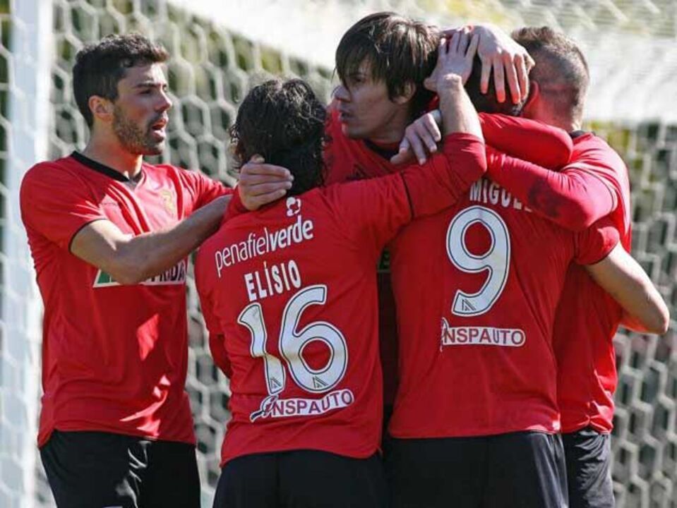 V. Guimarães B-Penafiel, 2-4: Eficácia supera domínio