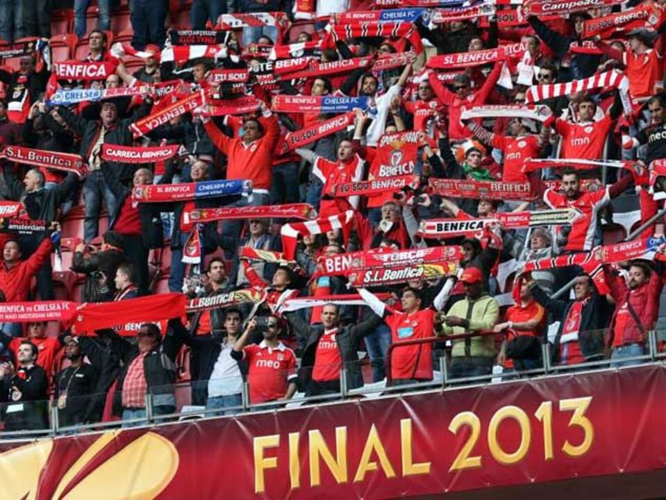 Hino do Benfica "transportou" Luz para o relvado do Arena
