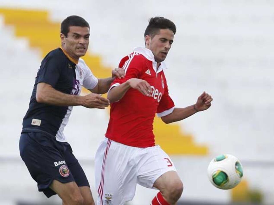 Benfica B-Santa Clara, 2-2: Bolas paradas fundamentais
