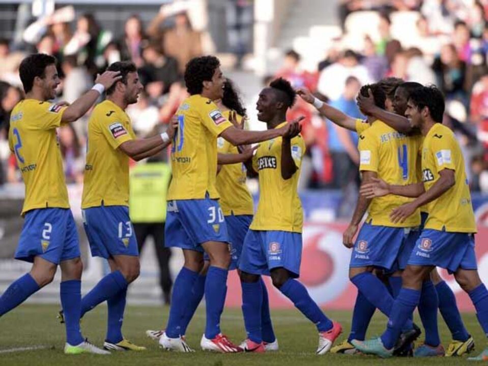 Gil Vicente-Estoril, 1-3: Estendidos ao sol e a cantar de galo