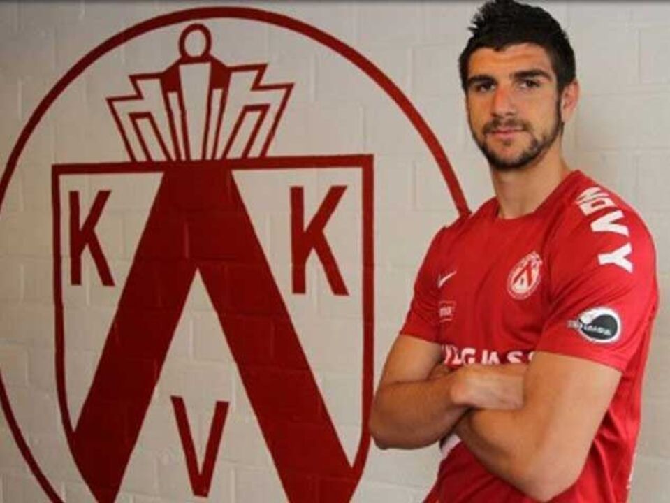 Kortrijk confirma ida de Mitrovic para a Luz