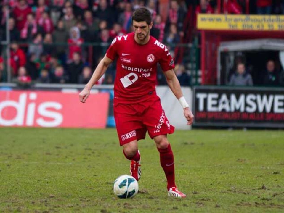 Mitrovic: «Orgulhoso por ter assinado pelo Benfica»