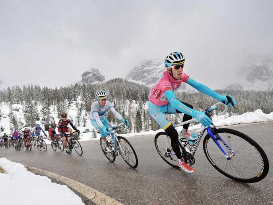 Nibali vence 20.ª etapa marcada pela neve e frio