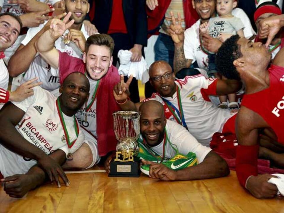 ACADÉMICA-BENFICA, em direto