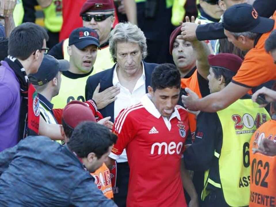 «Vai-te embora Jesus»