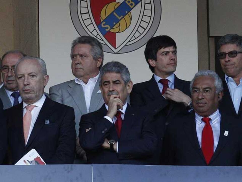 Vieira no balneário e autocarro