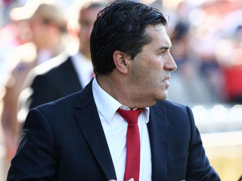 Saída de Peseiro oficializada