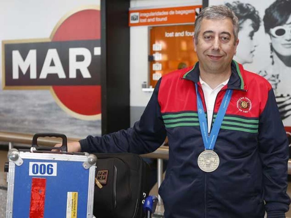 Tiro: João Costa: «Enquanto trabalho eles treinam-se»