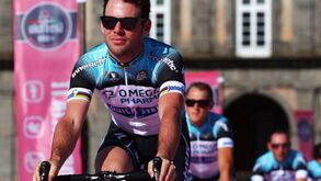 Mark Cavendish vence 1.ª etapa