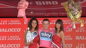 Puccio de rosa após vitória da Sky