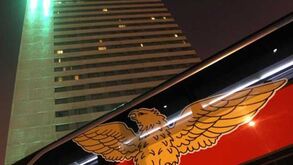 Petardos e fogo-de-artifício junto ao hotel do Benfica em Gaia