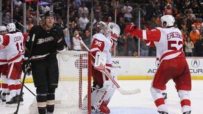 NHL: Detroit segue para as "meias"