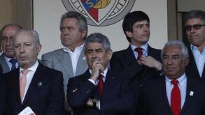 Vieira no balneário e autocarro