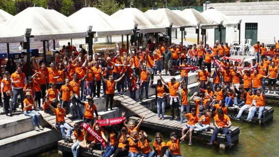 Antes da derrota amigos de Jesus fazem a festa