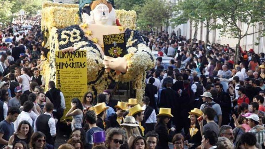 Críticas à austeridade no cortejo da "Queima" de Coimbra