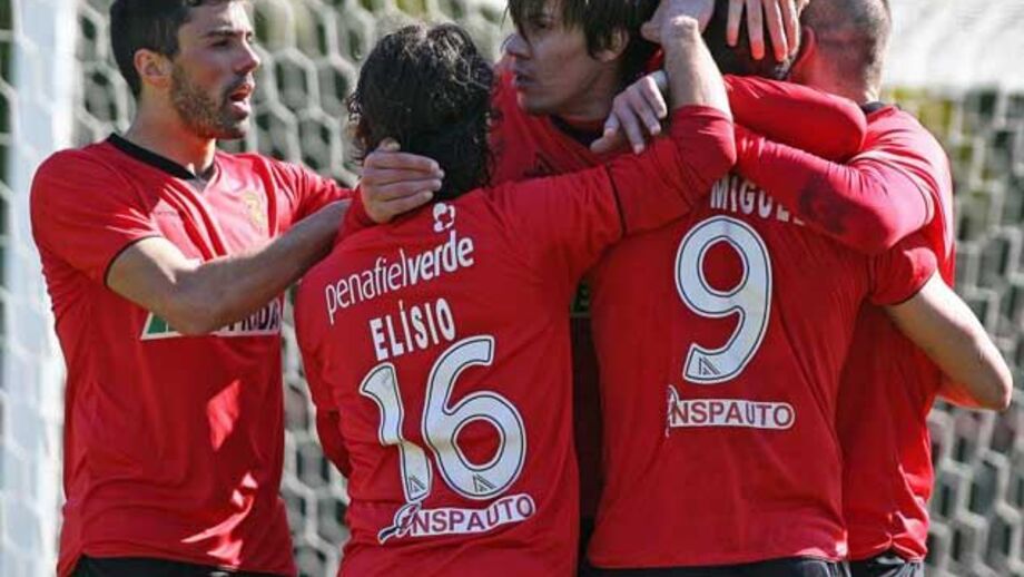 V. Guimarães B-Penafiel, 2-4: Eficácia supera domínio