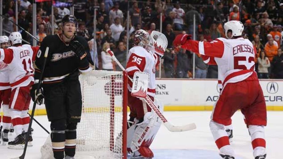 NHL: Detroit segue para as "meias"