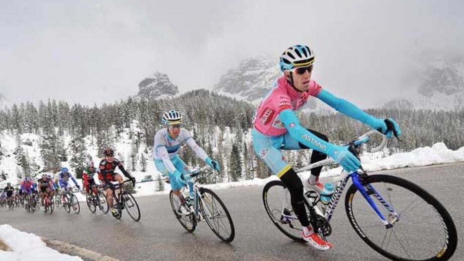 Nibali vence 20.ª etapa marcada pela neve e frio