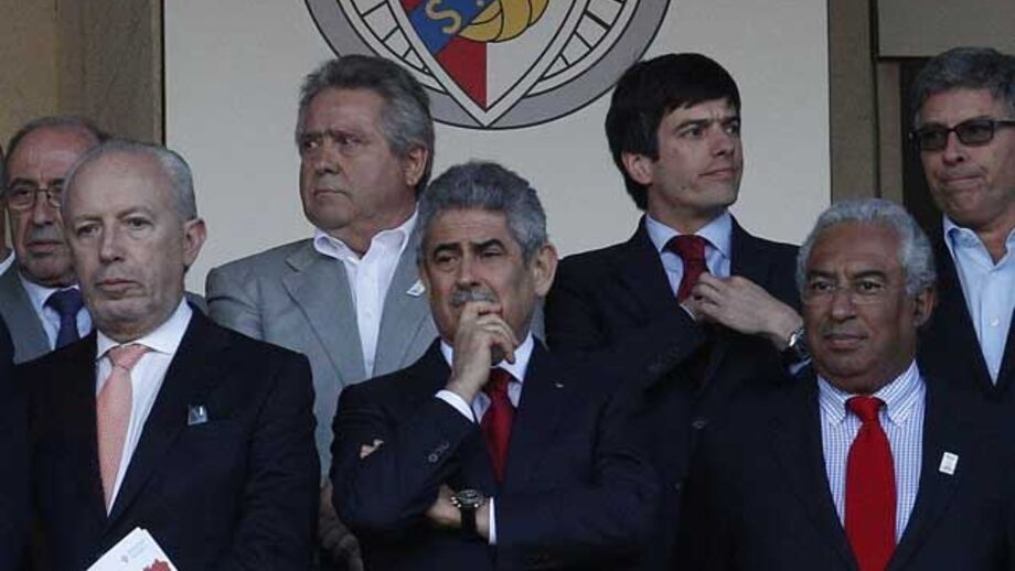 Vieira no balneário e autocarro