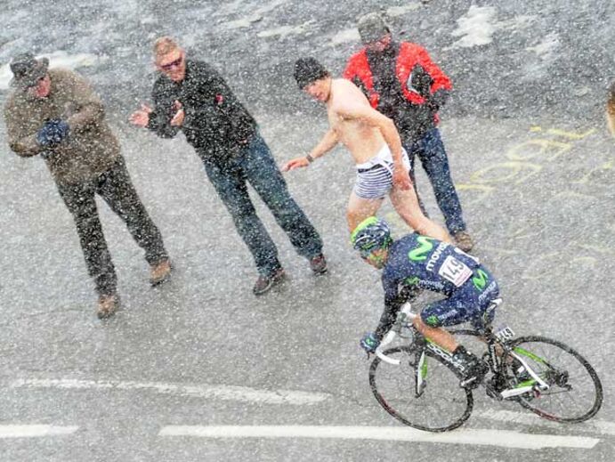 Visconti ganha no Galibier com muita neve