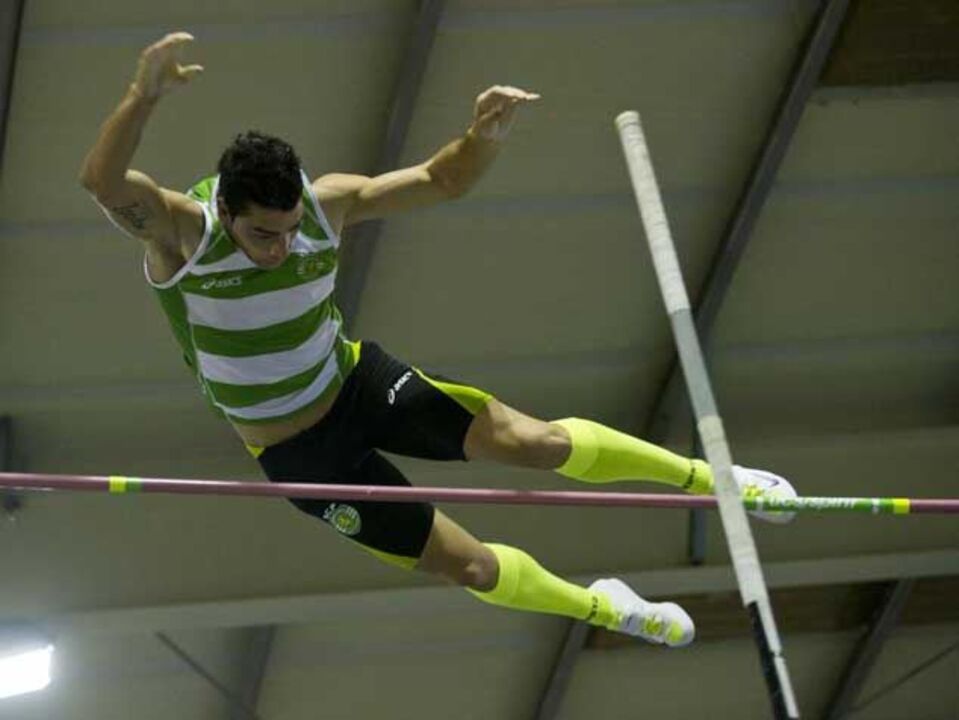 Edi Maia bate recorde nacional do salto com vara