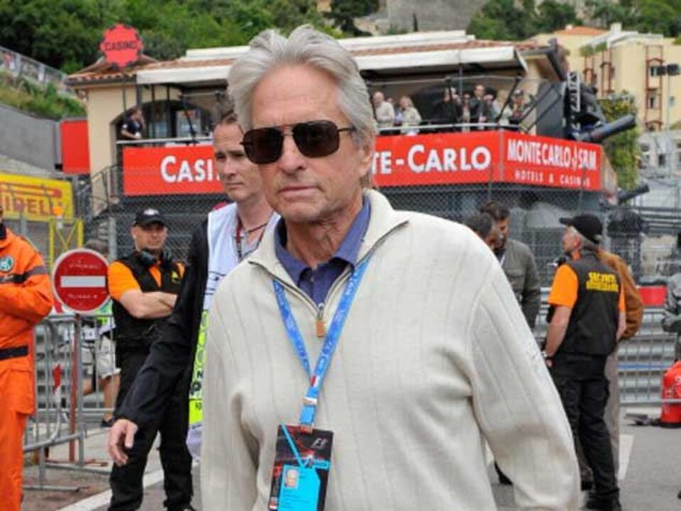 Michael Douglas atribui cancro na garganta à prática de sexo oral