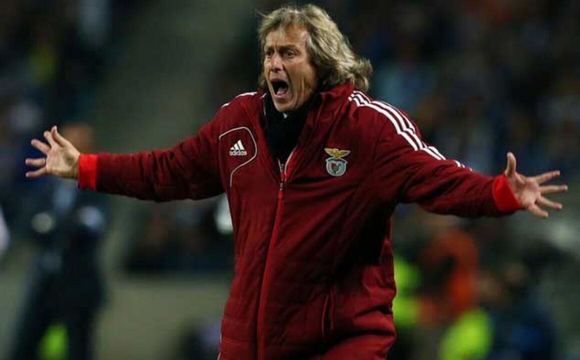 Jesus renova por duas temporadas