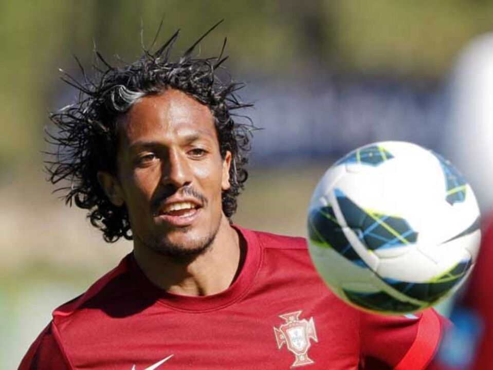 Bruno Alves assina por três anos com o Fenerbahçe 