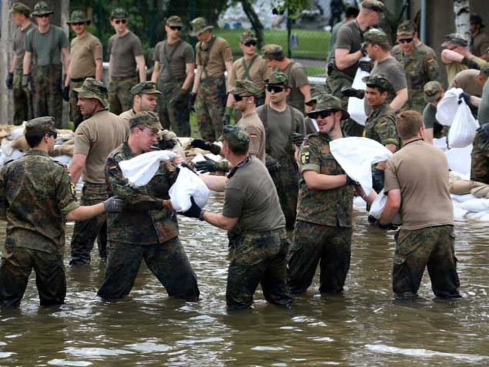 Milhares lutam contra as cheias na Alemanha
