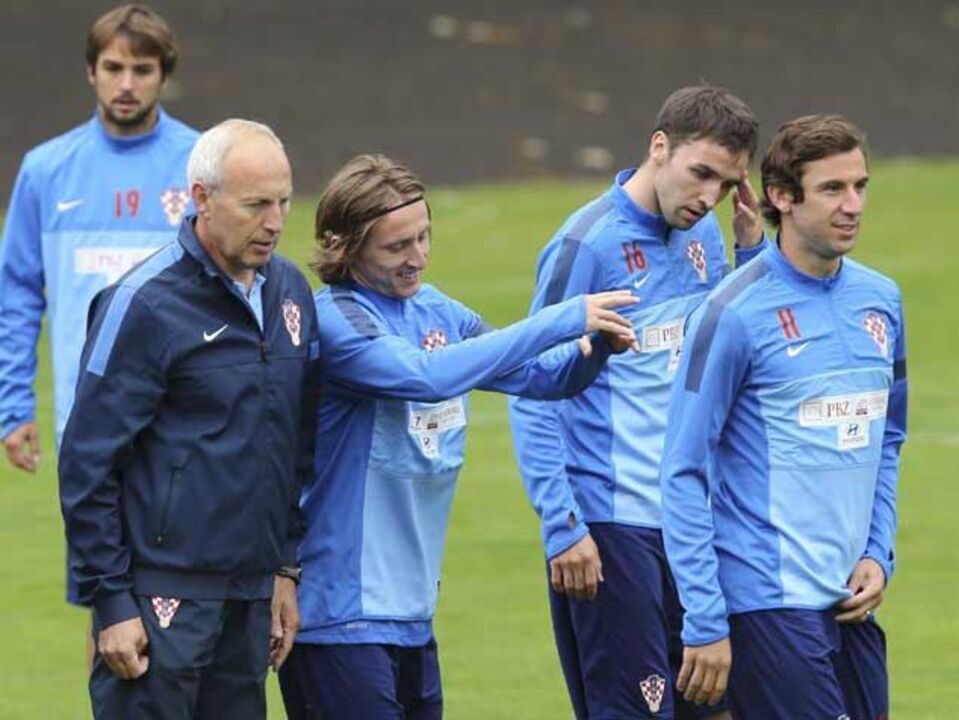 Com Modric em foco no ataque a Portugal
