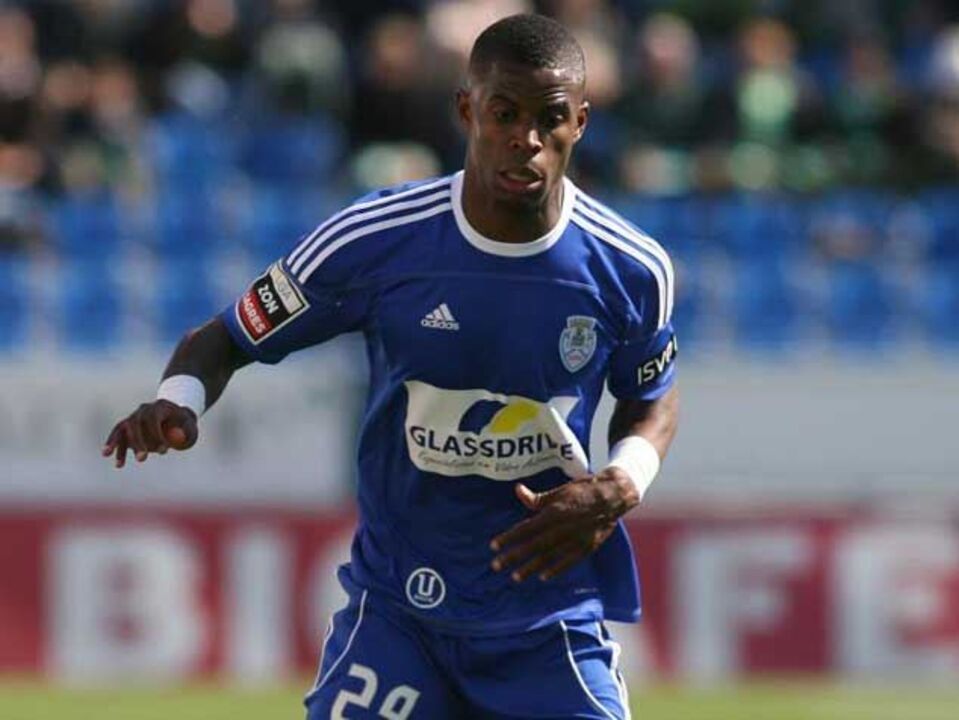 Avançado Buval vai assinar