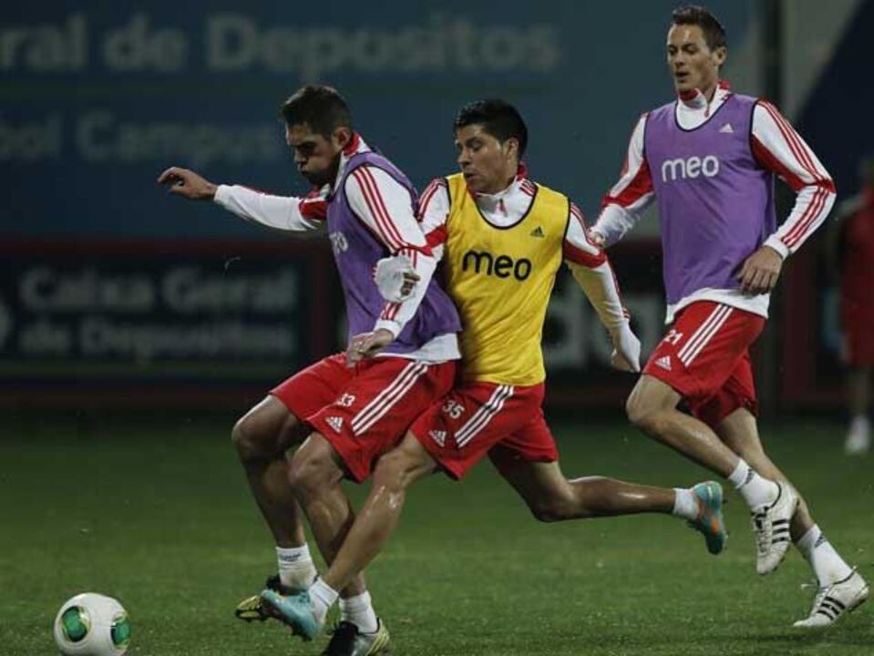 Apoio precisa-se para Matic e Enzo